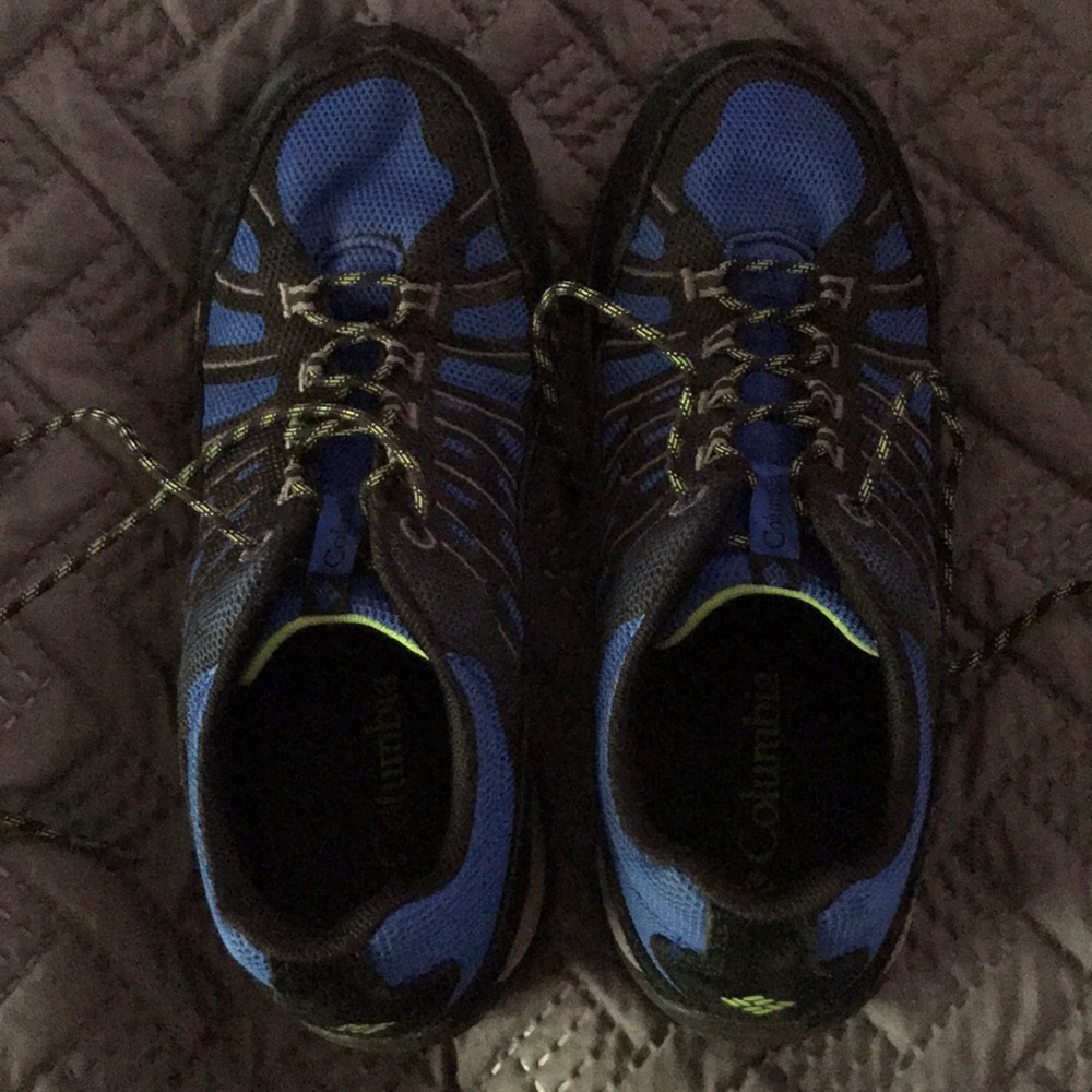 Columbia Boys Size 5 sneakers